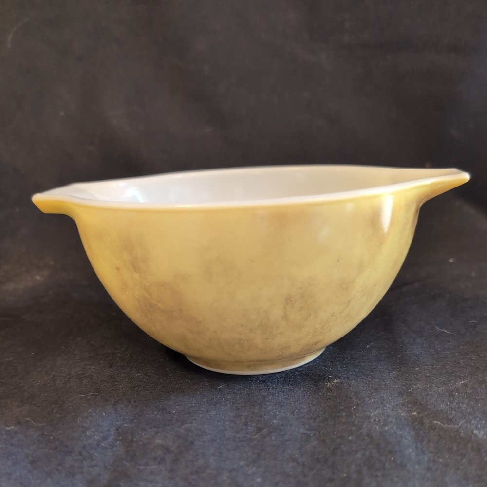 Vintage Pyrex #441 Verde Pale Yellow 1 1/2 Pint Cinderella Nesting Mixing Bowl